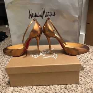 ❌SOLD❌ Christian Louboutin  Bronze pumps Size 7